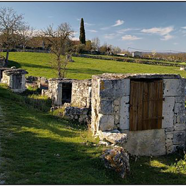 Le gîte des curies et le moulin de Brunard - Visiter les puits d'Aujols