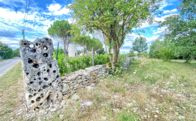Le gîte des curies et le moulin de Brunard - Le coin du muret.